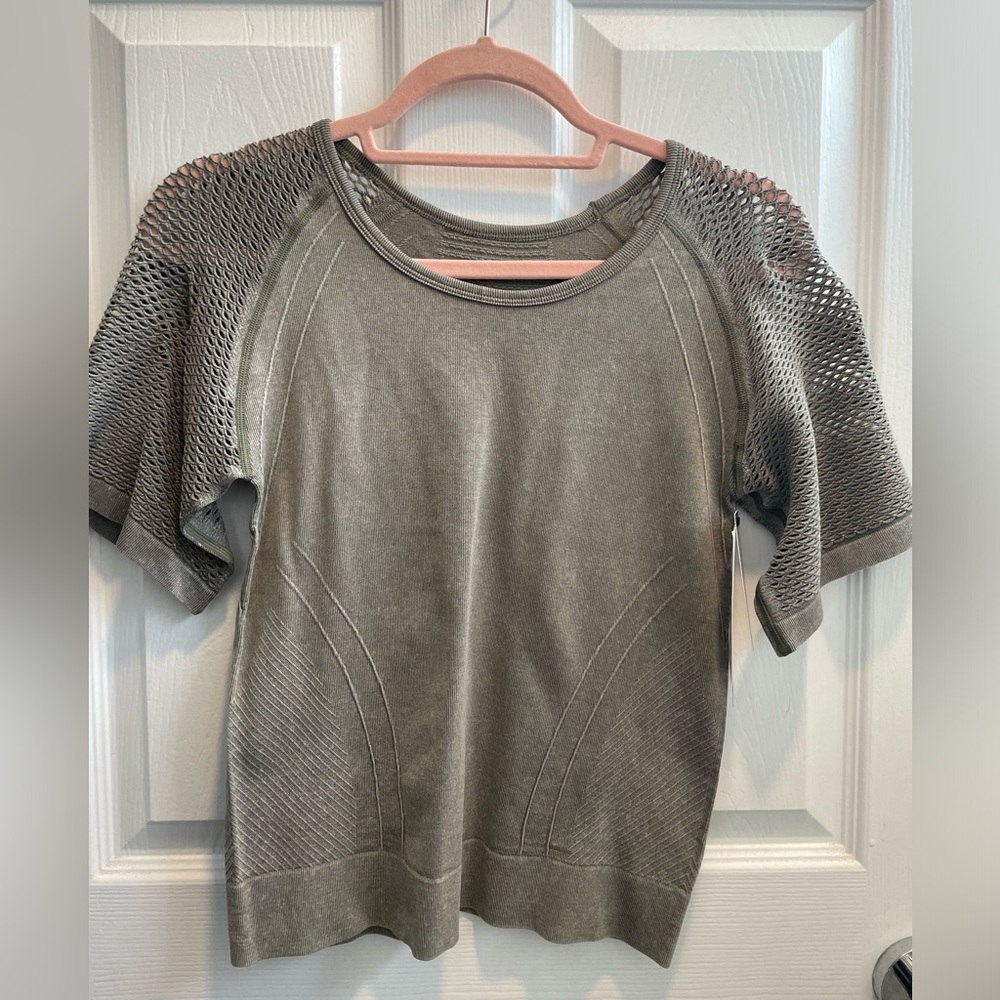 *NWT* Nine West active shirt